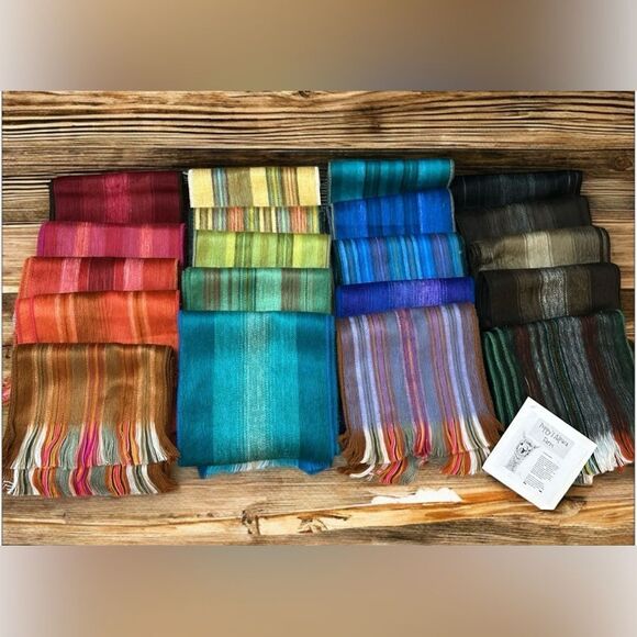 Beautiful alpaca scarf from Ecuador so soft and warm! - Picture 5 of 11